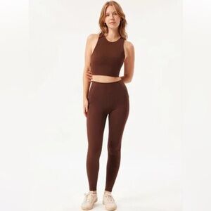 #245. Girlfriend Collective Earth Brown Compressive
Pocket Legging